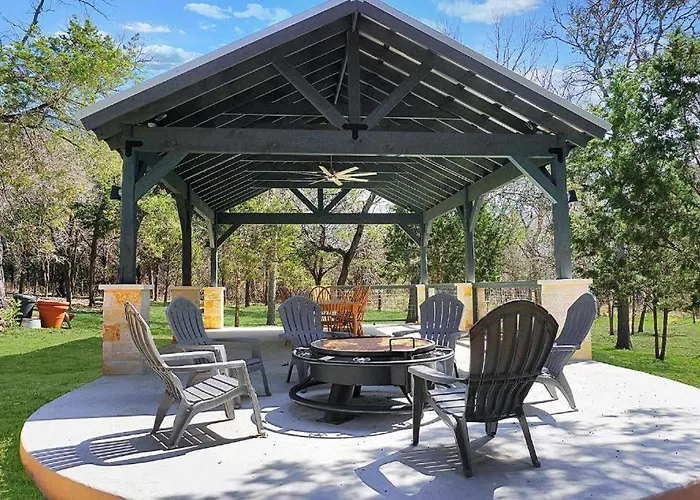 Fox Hollow - Tiny Home With Cypress Creek Access, Park Like Setting