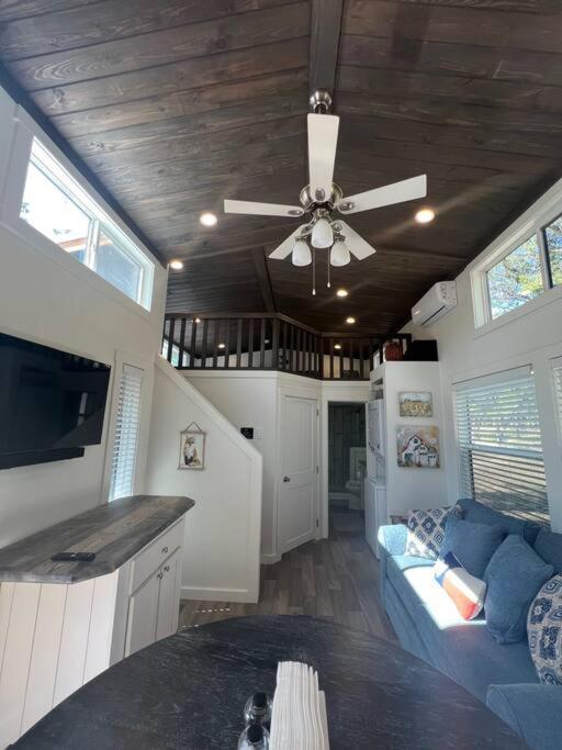 Fox Hollow - Tiny With Cypress Creek Access, Park Like Setting Holiday home