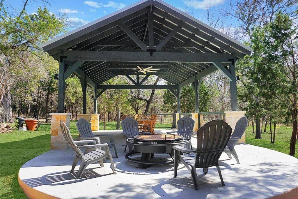 Fox Hollow - Tiny With Cypress Creek Access, Park Like Setting Holiday home Wimberley