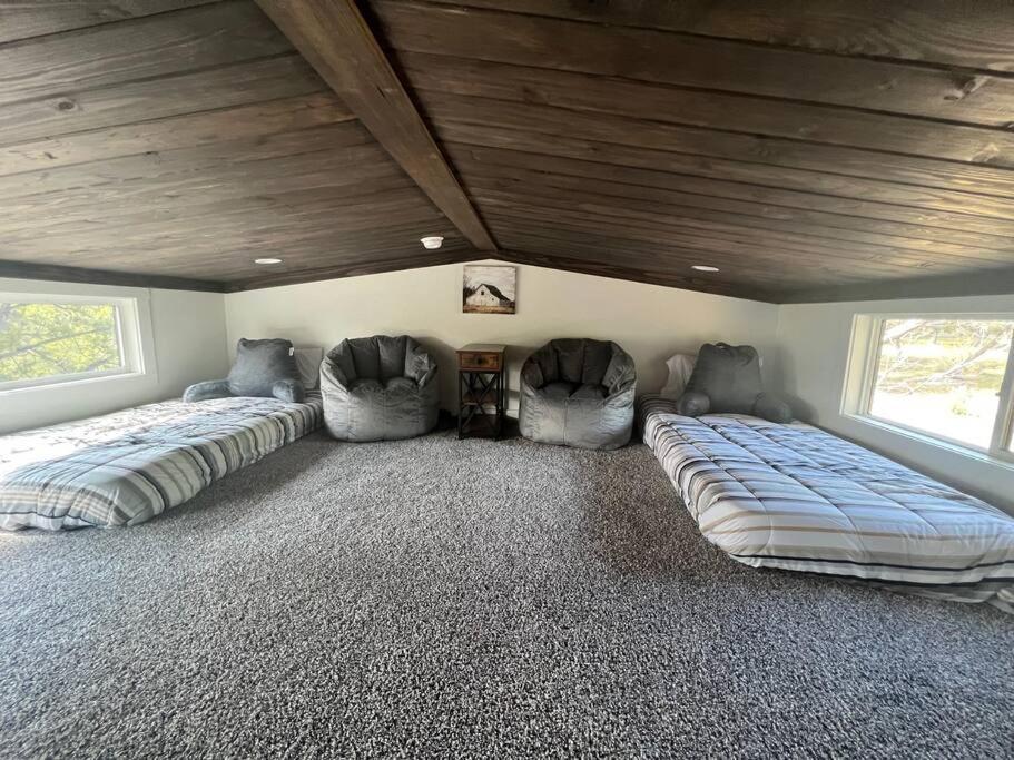 Fox Hollow - Tiny With Cypress Creek Access, Park Like Setting Holiday home Wimberley