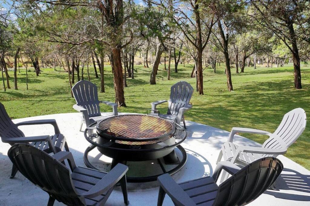 Fox Hollow - Tiny With Cypress Creek Access, Park Like Setting Wimberley